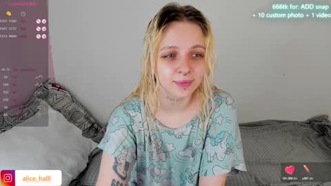 Snapshot of alice_halle chatting on 01.22.25 alice_halle online show from 01.22.25