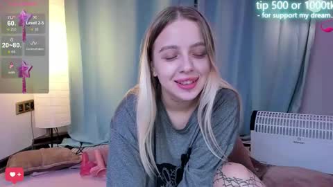 Snapshot of alice_halle chatting on 09.24.25 alice_halle online show from 09.24.25