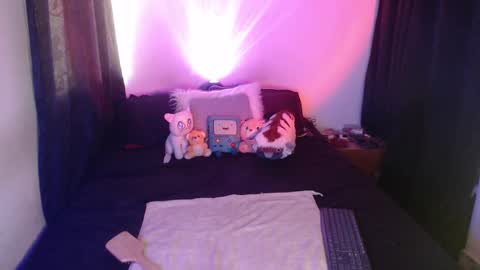 alice_m00nn online show from 12.17.24