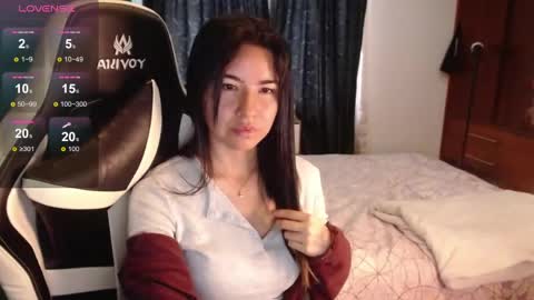 Snapshot of alice_middle01 chatting on 05.04.26 Alice online show from 05.04.26