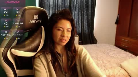 Snapshot of alice_middle01 chatting on 05.11.26 Alice online show from 05.11.26