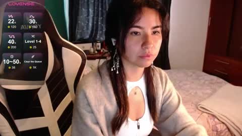Snapshot of alice_middle01 chatting on 05.19.26 Alice online show from 05.19.26