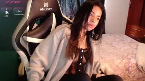 Snapshot of alice_middle01 chatting on 06.12.26 Alice online show from 06.12.26