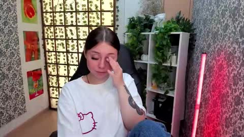 Snapshot of alice_monro chatting on 09.11.25 Alice online show from 09.11.25