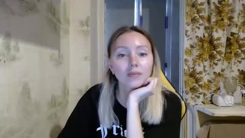 Alice smiles online show from 04.15.26