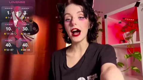 Snapshot of alice_succubus chatting on 03.05.25 alice_succubus online show from 03.05.25