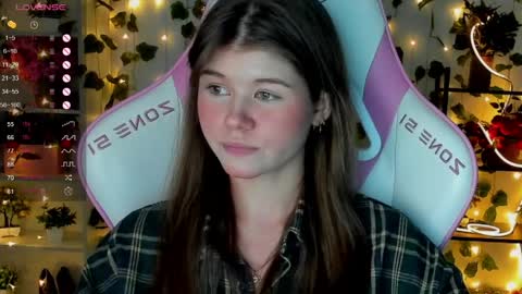 Snapshot of alice_tails chatting on 04.22.26 Alice online show from 04.22.26