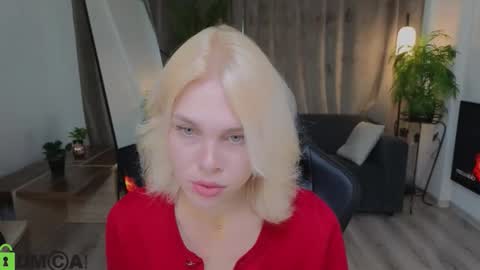 Snapshot of alice_whiteflower chatting on 10.14.25 Alice online show from 10.14.25