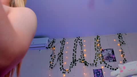 Snapshot of alicecaseyy chatting on 12.01.24 AliceCasey online show from 12.01.24