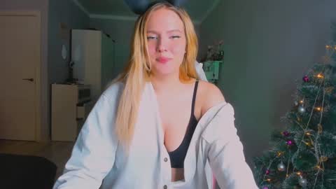 Snapshot of alicecaseyy chatting on 01.07.25 AliceCasey online show from 01.07.25