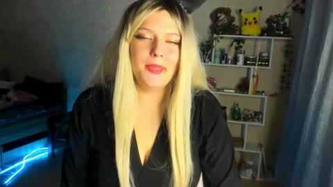 Snapshot of alicecaseyy chatting on 10.15.25 AliceCasey online show from 10.15.25