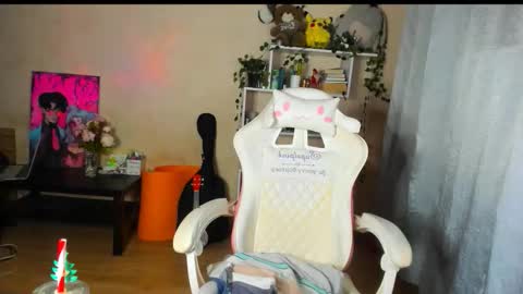 Snapshot of alicecaseyy chatting on 11.27.25 AliceCasey online show from 11.27.25