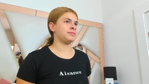 Snapshot of alicecruuz chatting on 06.18.26 AliceCruz online show from 06.18.26