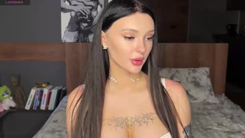 AliceDream online show from 10.13.25