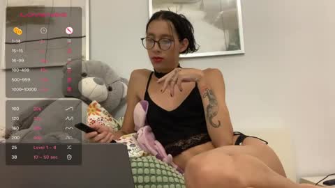 Snapshot of alicee_salvatore chatting on 03.25.26 Alice Salvatore online show from 03.25.26