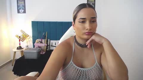 Snapshot of alicee_wild_ chatting on 10.03.25 Alicia 1000 PM - 600 AM COLOMBIAN TIME online show from 10.03.25