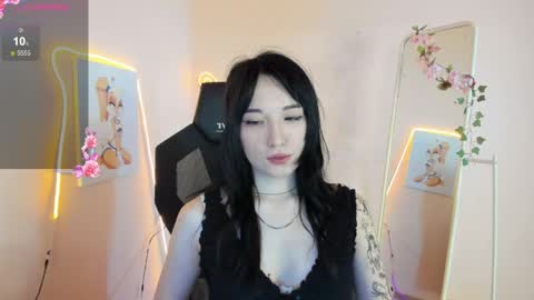 Snapshot of aliceeinwonderlanddd chatting on 05.16.26 Alice online show from 05.16.26