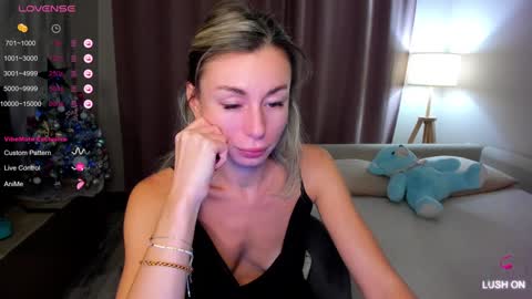 Snapshot of aliceevan chatting on 01.07.25 Daniella online show from 01.07.25