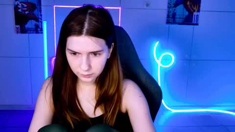 Snapshot of aliceinredsquare_ chatting on 10.03.25 Alice online show from 10.03.25