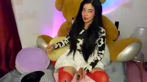 Snapshot of alicekingdom chatting on 11.21.25 Alicekingdom online show from 11.21.25