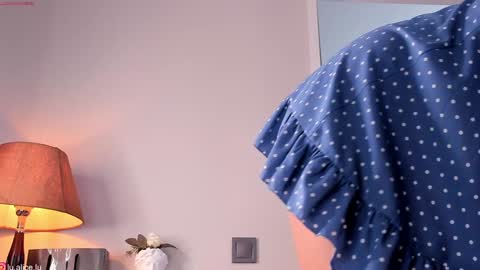 Snapshot of alicelu_ chatting on 12.19.24 Elle online show from 12.19.24