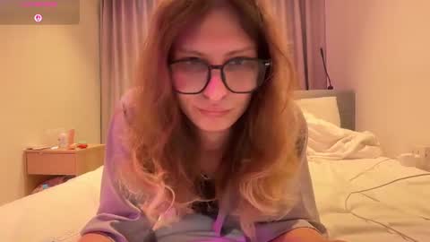 Snapshot of alicepinkhead chatting on 07.09.26 AlicePinkhead online show from 07.09.26