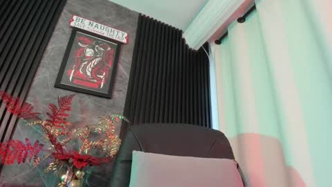 Snapshot of alicepoixxxon chatting on 12.23.24 ALICE  online show from 12.23.24