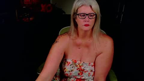 Snapshot of alicescuriosity chatting on 04.02.26 Alices Curiosity online show from 04.02.26