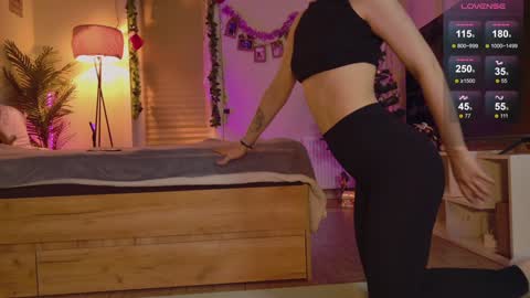 Snapshot of alicesis chatting on 01.12.25 Alice online show from 01.12.25