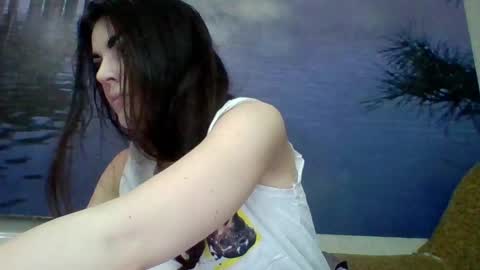 Snapshot of alicetailorrr chatting on 04.29.26 AliceTailorrr online show from 04.29.26