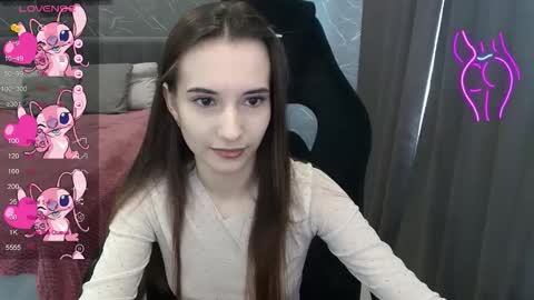 Snapshot of aliceweiss_ chatting on 10.14.25 Alice online show from 10.14.25