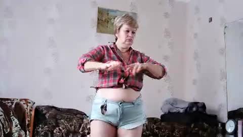 Snapshot of alicexmistress chatting on 10.23.25 Alicexmistress online show from 10.23.25