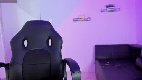 Snapshot of alicia_carr chatting on 10.17.25 Alicia online show from 10.17.25