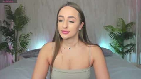 Snapshot of alicia_edwards chatting on 02.03.25 Mia online show from 02.03.25