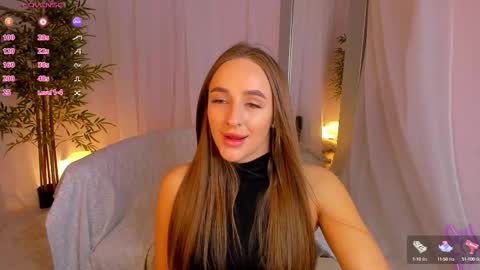 Snapshot of alicia_edwards chatting on 09.23.25 Mia online show from 09.23.25