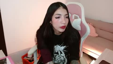 Snapshot of alicia_key_ chatting on 06.01.26 ALICIA online show from 06.01.26