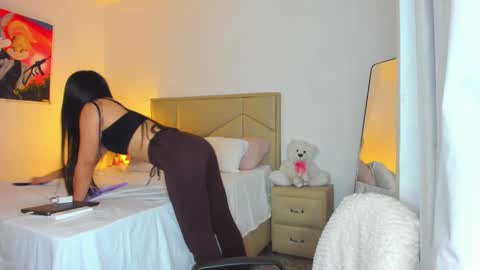 Snapshot of aliciabiden chatting on 02.25.26 aliciabiden online show from 02.25.26