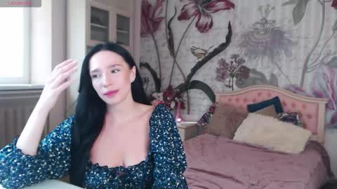 Snapshot of aliciabow chatting on 09.17.25 Veronica online show from 09.17.25