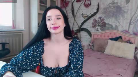 Snapshot of aliciabow chatting on 10.22.25 Veronica online show from 10.22.25