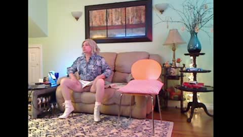 Snapshot of aliciadehart181 chatting on 04.05.26 Alicia deHart Help me reach 1000 Followers. Its FREE online show from 04.05.26