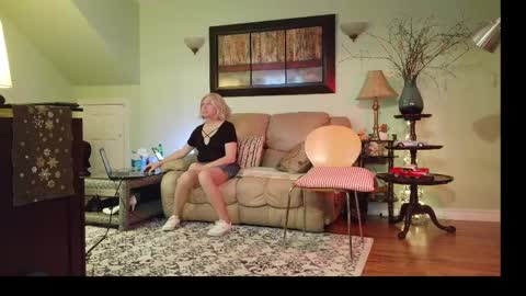 Snapshot of aliciadehart181 chatting on 04.09.26 Alicia deHart Help me reach 1000 Followers. Its FREE online show from 04.09.26