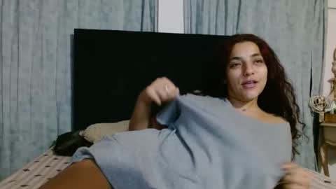 Snapshot of aliciaencalzonesazules chatting on 01.07.25 Chris online show from 01.07.25