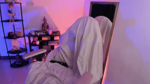 Snapshot of aliciagrace8 chatting on 11.13.25 Alicia Grace online show from 11.13.25