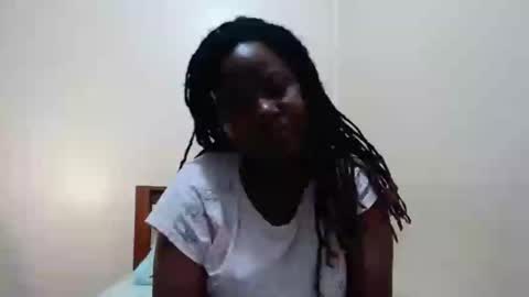 Snapshot of alicialust1 chatting on 02.14.25 alicialust1 online show from 02.14.25