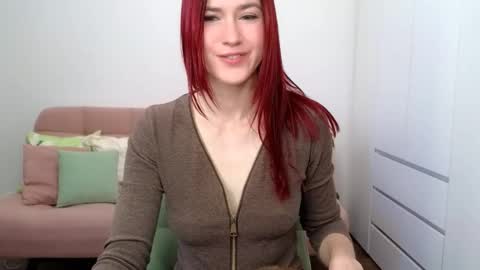 Snapshot of alicianoveli chatting on 10.08.25 alicianoveli online show from 10.08.25