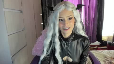 Aiko  Independent Model  online show from 02.20.25