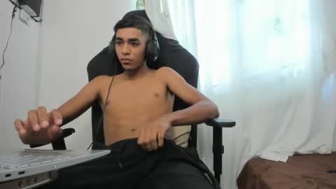 Snapshot of alienbigcock_01 chatting on 06.23.26 My name is Andrs and Im 18 years old. online show from 06.23.26