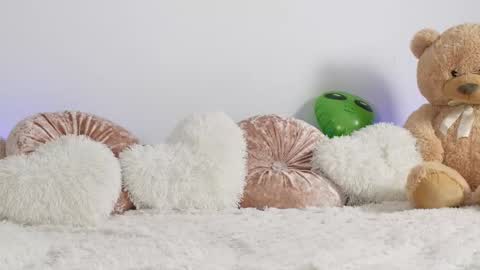 Alieness Ivy online show from 11.28.25