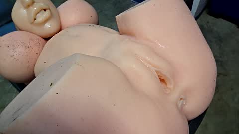 Snapshot of alienprobes914 chatting on 04.16.26 Doll Destroyer online show from 04.16.26