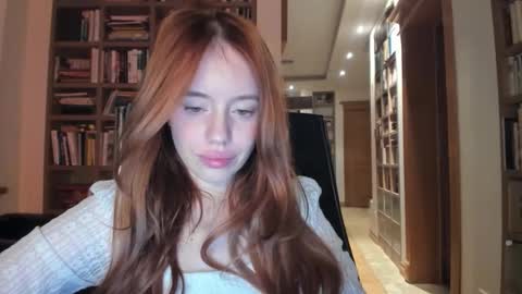 Snapshot of aliensi chatting on 02.25.26 aliensi online show from 02.25.26